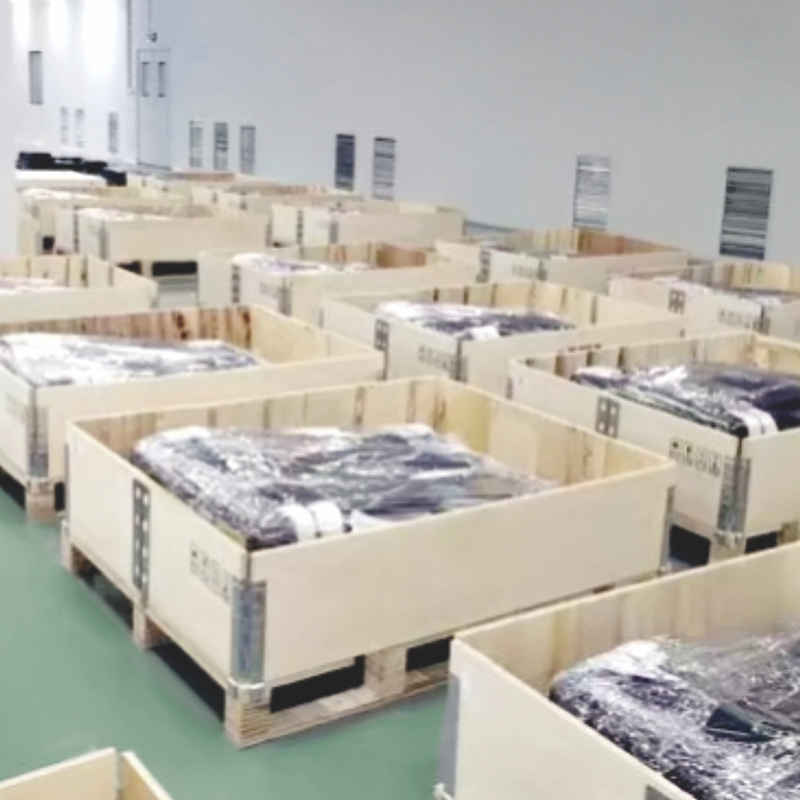 汽车锂电池包装现场